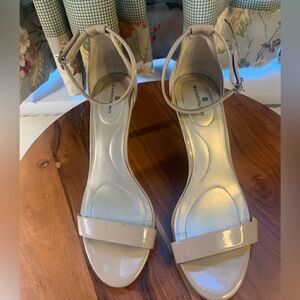 Bandolino heels.  Inv 5162a